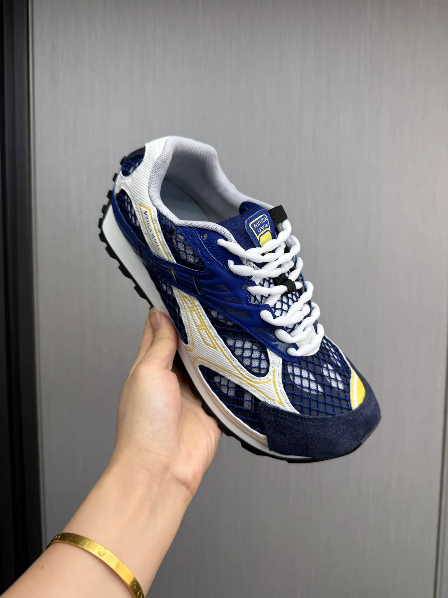 Men's men's shoes 💰620💰 BV top version 𝘽𝙊𝙏𝙏𝙀𝙂𝘼 𝙑𝙀𝙉𝙀𝙏𝘼 Orbit sneakers Wang Yibo same style couple style dad shoes 🩷💚 Runner sneakers, made of lightweight technical mesh fabric. Features a geometric patterned rubber outsole. Pay attention to the package craftsmanship ❕ High version shipping ❗️ Very nice, durable to play with and durable to make ✔️ Standard version 💯💯 The outsole is made of color-blocked TPU outsole. Women’s model 35-41 (40 41 customized) Men’s model 39-46 (45.46 customized) Equipped with original packaging